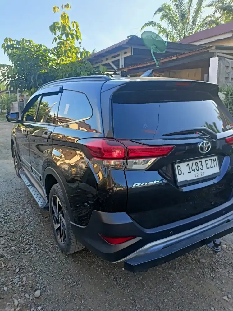 Di jual mobil Toyota Rush pakaian sendiri