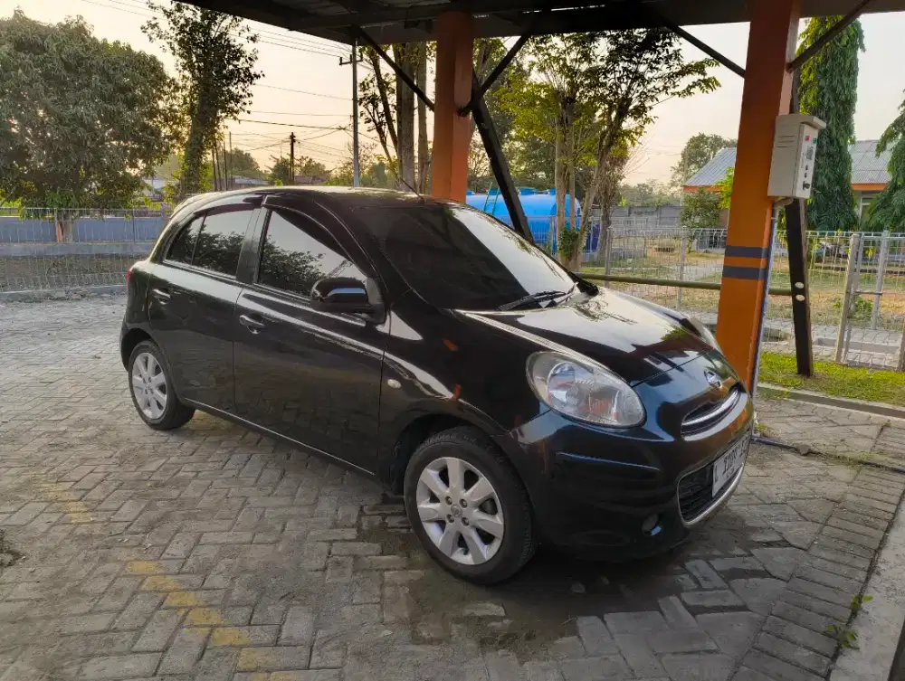 Nissan march 2013 AT