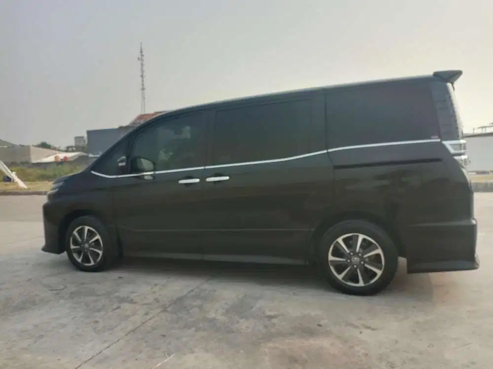 Toyota Voxy 2018 Bensin