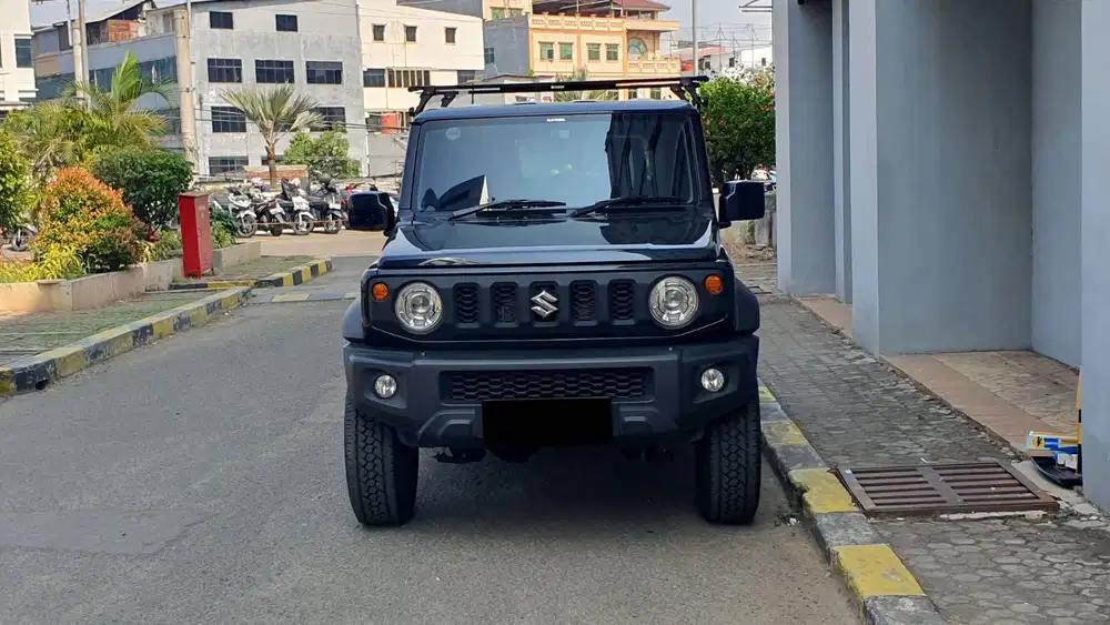 Suzuki Jimny 1.5 3 Door 4x4 AT Hitam Metalik 2025 Like New Low Km 4Rb
