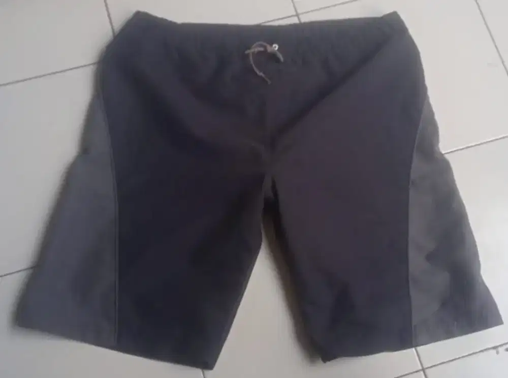 Celena Pendek Uniqlo
