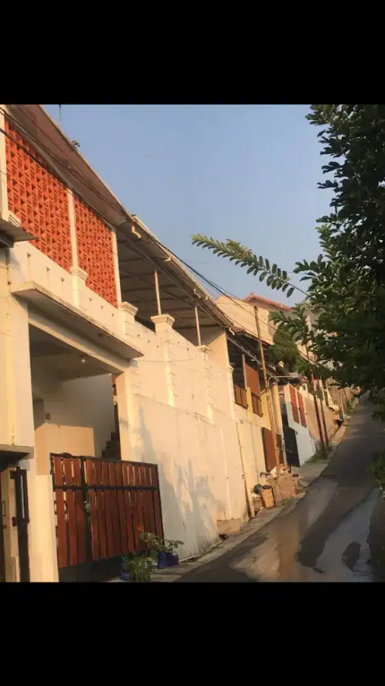 Dijual Rumah SHM 2 lantai + carport lokasi strategis hunian nyaman