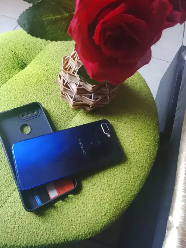 Jual Oppo f9 4/64 hp casan 650 net