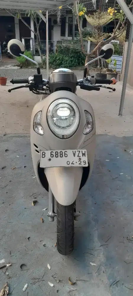 Scoopy Preatige Putih Keyless 2024