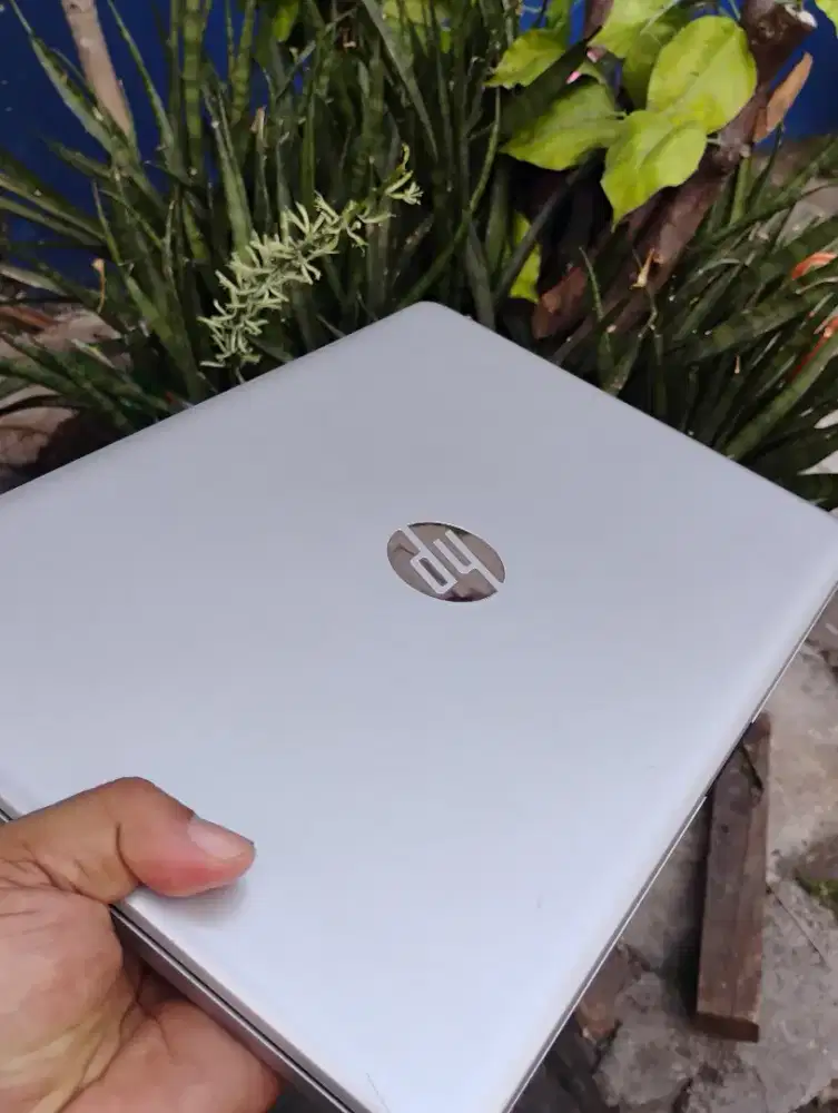 Dijual Laptop HP 14 AMD Ryzen 5 2500U/4 GB Ram/128 SSD 1 TB HDD