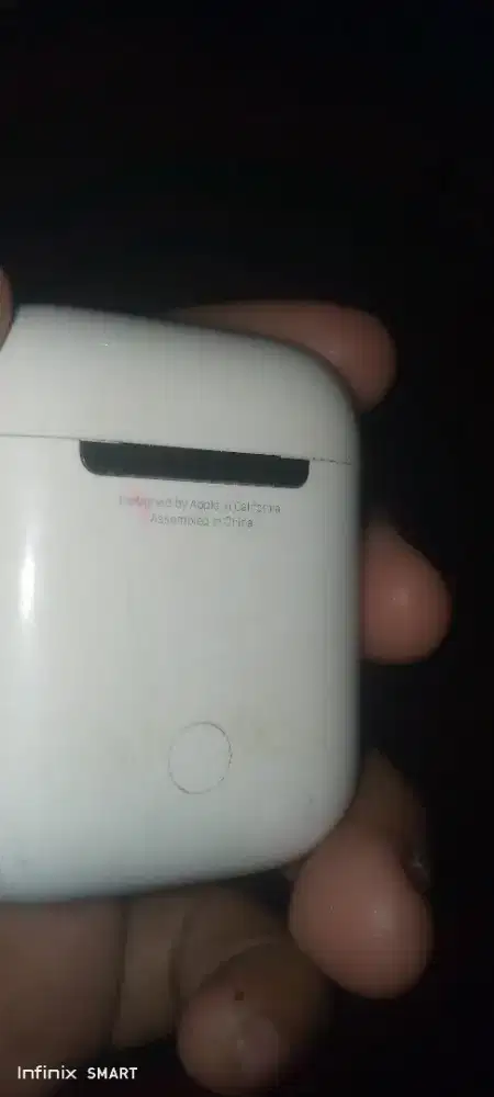 Di jual Airpods merek Apple warna putih