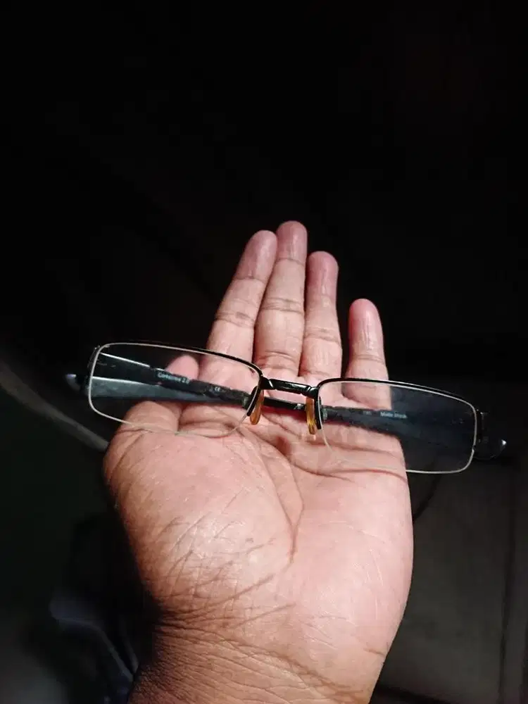 kacamata oakley corkscrew 2