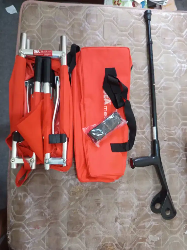 Di jual tandu + 2 tongkat + kursi roda