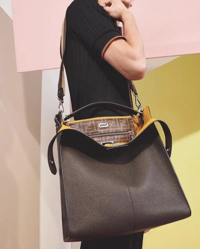 FENDI Peekaboo Iseeu Tote