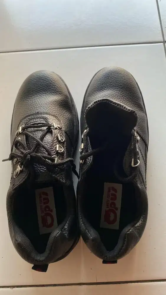 Di jual sepatu safety