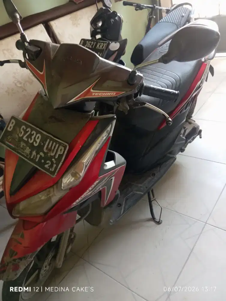 Dijual motor Vario tahun 2011 surat lengkap