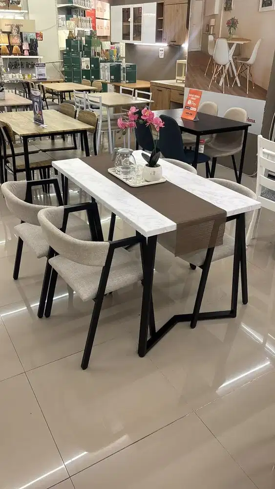 Set Meja Makan Minimalis