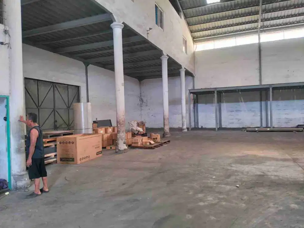 DISEWAKAN GUDANG LOKASI SUNTER-JAKARTA UTARA. 
AREA LUAS, SIAP PAKAI, AKSES MUDAH DAN LOKASI STRATEGIS DI KAWASAN INDUSTRI. 

 
LT. 1.885m, LB. 1.320m, PLN 16.5KVA, PAM JAYA, TELPON TELKOM, kekuatan lantai 3-4ton/meter. 
2.1 .miliar