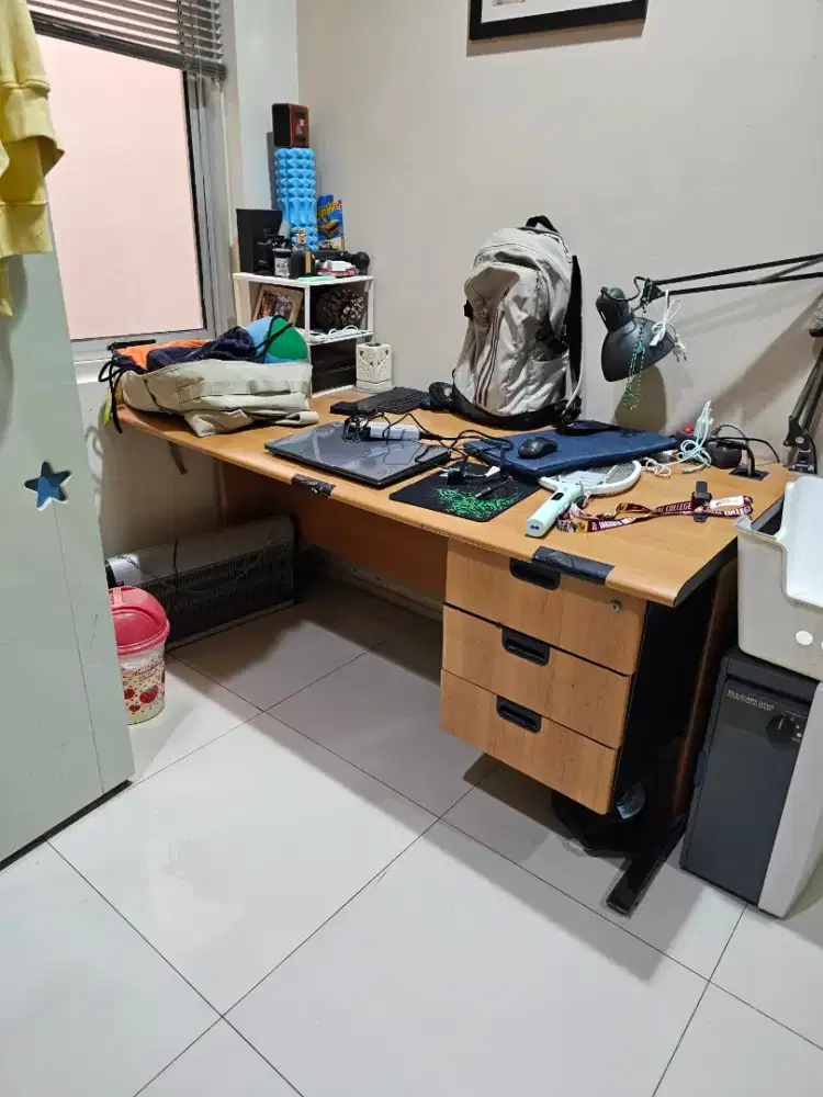 Meja belajar anak