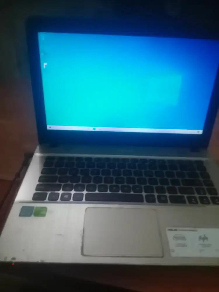 Di jual laptop azuz