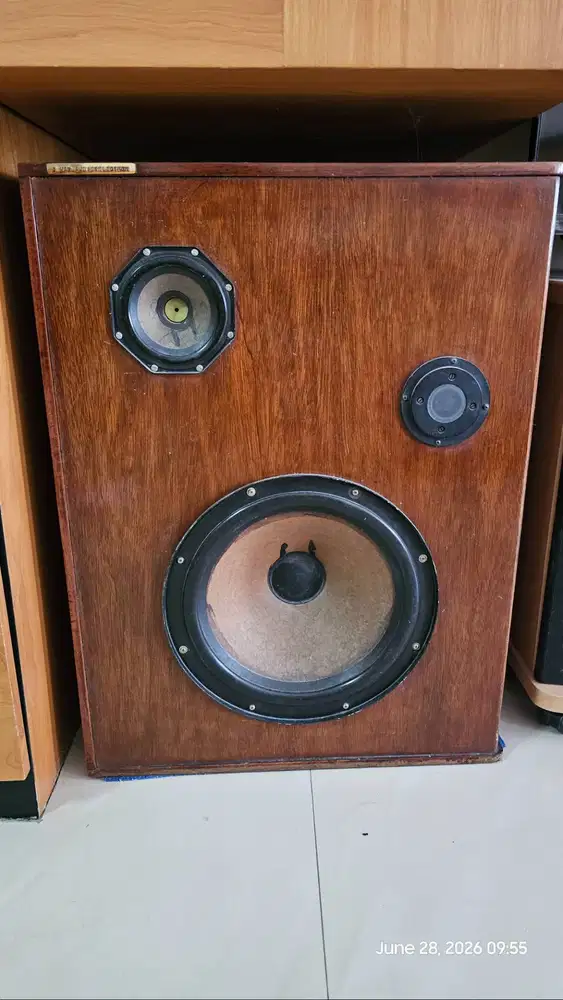 Speaker Full Range 3 way dgn Woofer 12-inchi