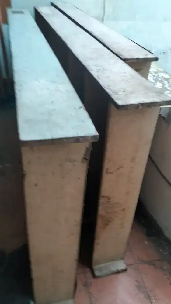 Lemari rak kayu