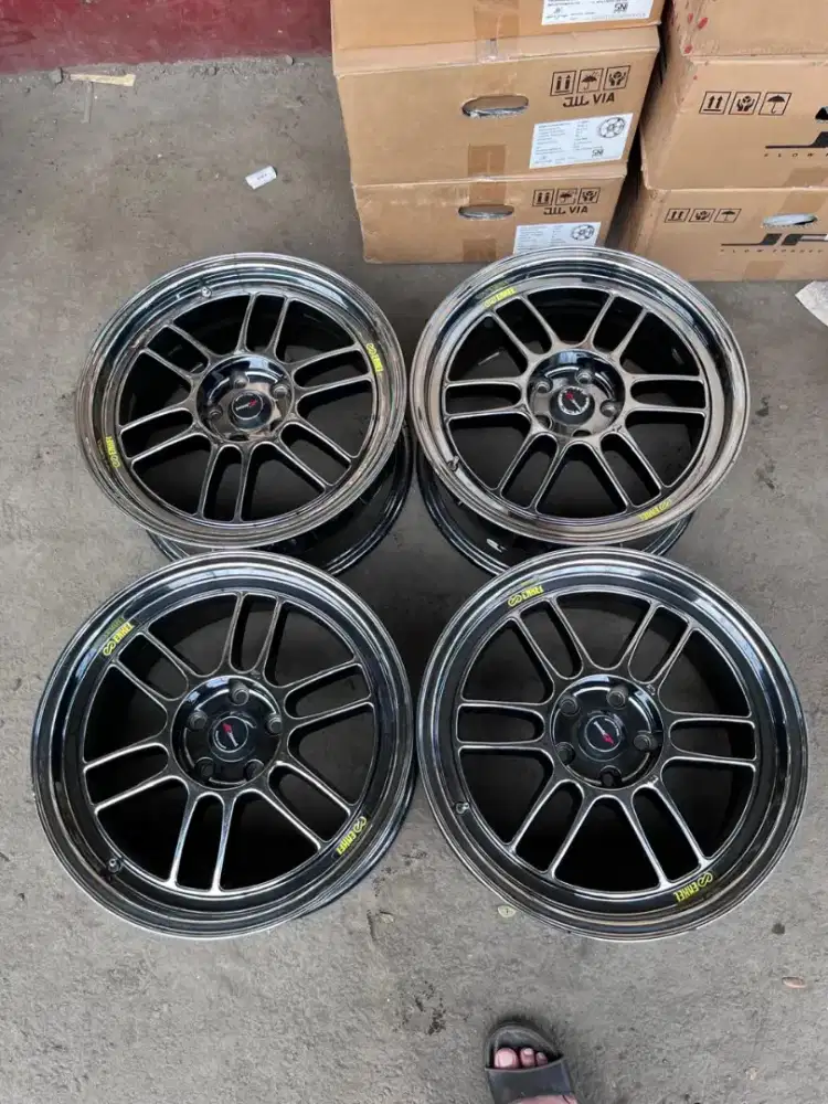 Enkei rpf1 ring 18 lebar 8,5 pcd 5x114,3 ET 40 black chrome 4pcs