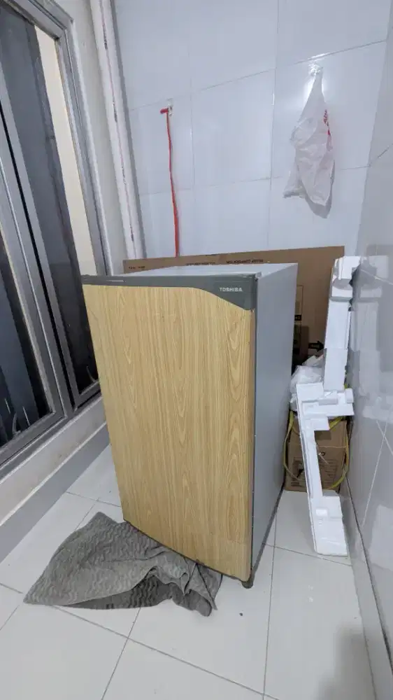 Dijual kulkas murah bekas glacio
