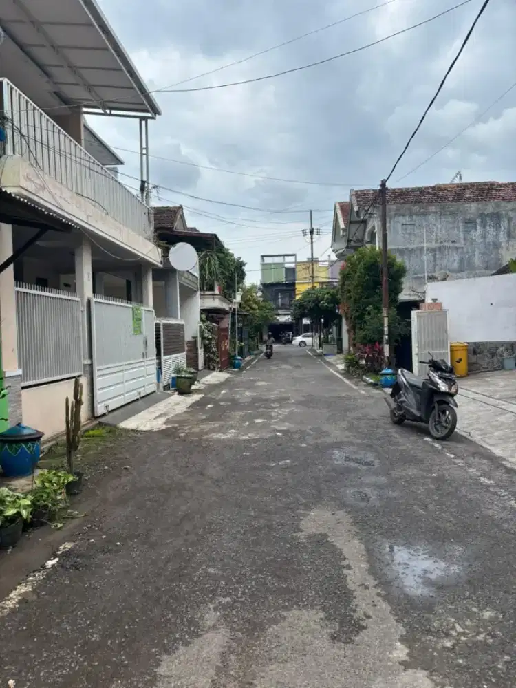 Rumah Hitung Tanah Area Jalan Bunga Cengkeh Soekarno - Hatta Suhat