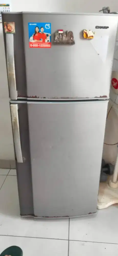 Kulkas bekas 2 pintu Sharp