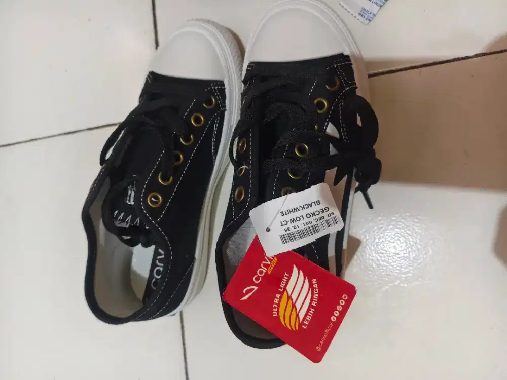 Sepatu canvas original ukuran 35