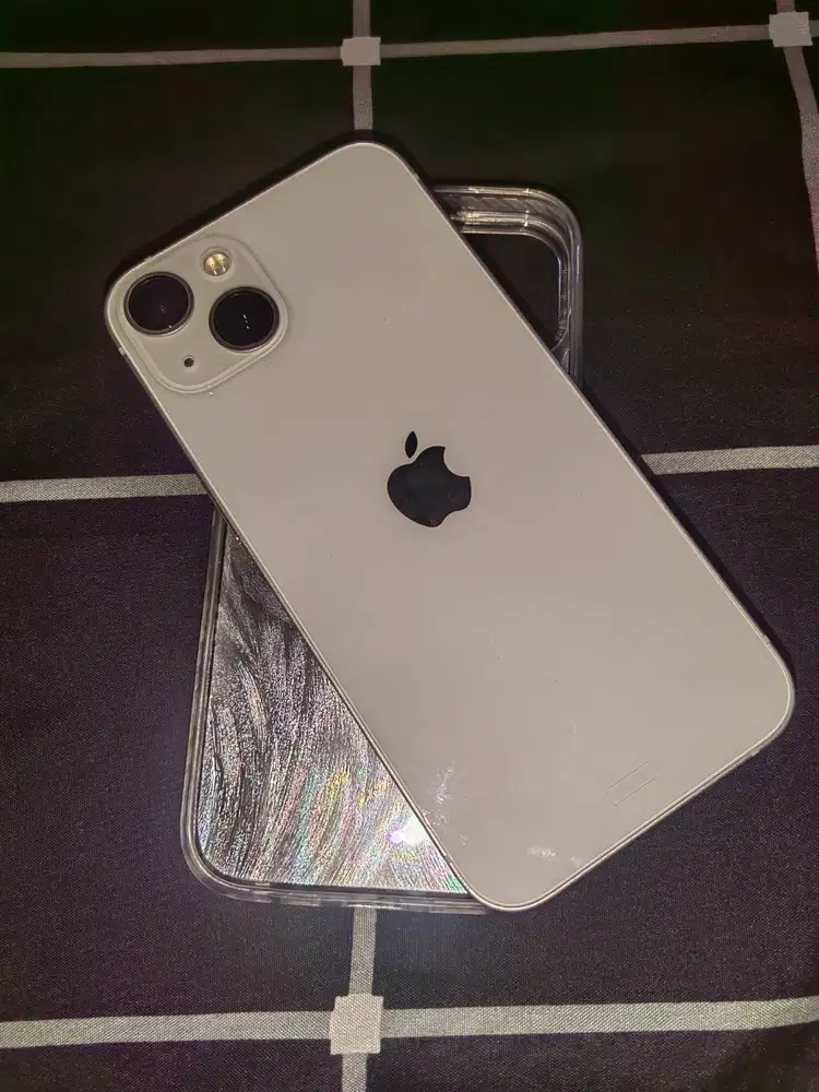 Di jual Iphone 13 starlight