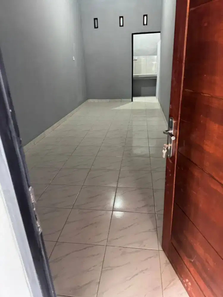 Kontrakan baru di lantai 2 1 kamar luas. Silahkan chat jika minat