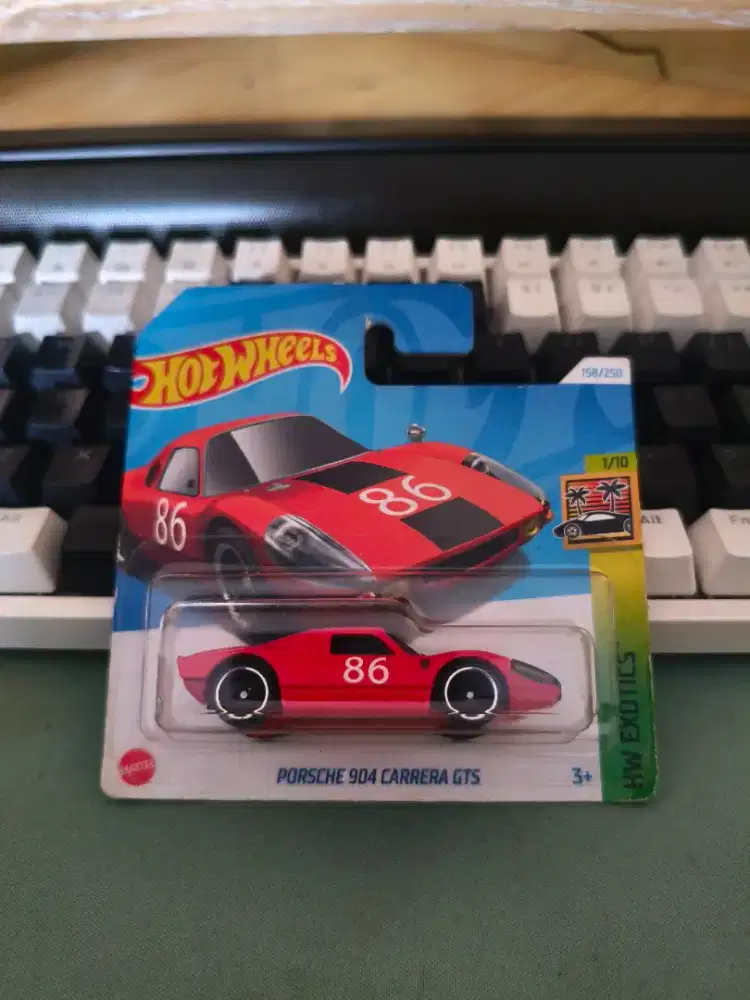 Hot Wheels Regular 
Porsche 904 career