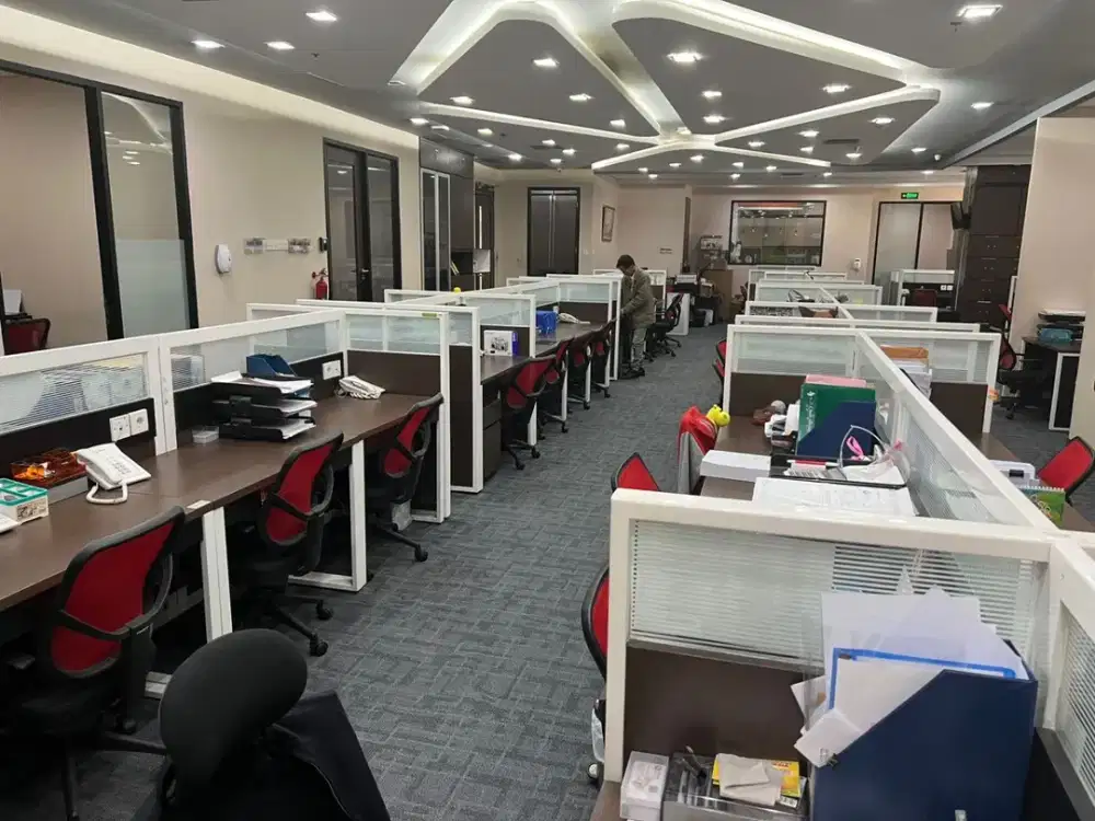 Jual Cepat Kantor Full Furnish 390 m2 di Soho Capital Central Park