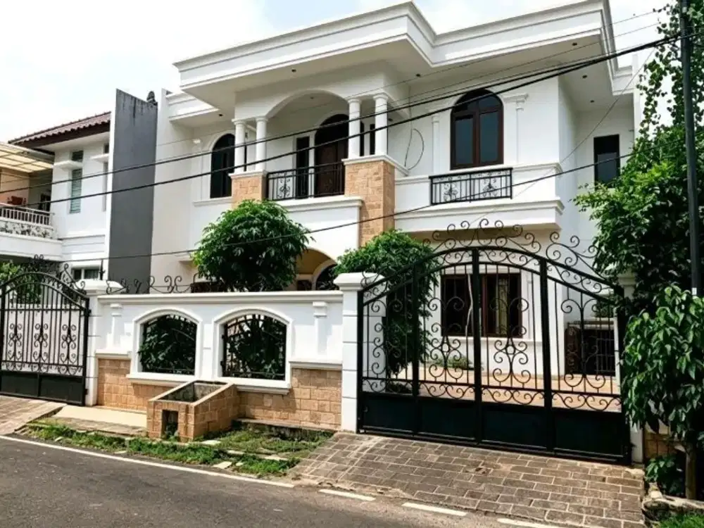 RUMAH MEWAH DI KAWASAN KAVLING MARINIR PONDOK KELAPA, JAKARTA TIMUR