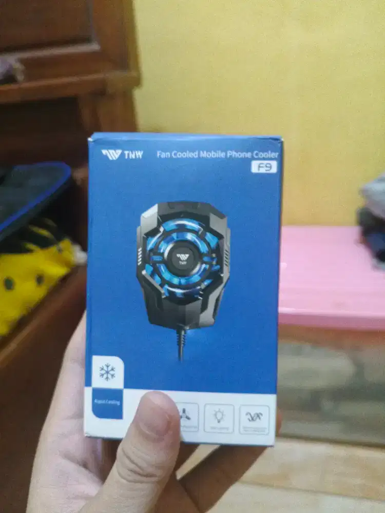 Menjual barang elektronik bekas