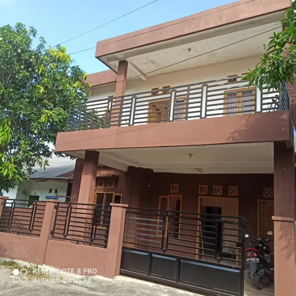 Disewakan rumah 2 lantai, 7 KT, 4 KM, 2 Pantri, Ruang Tamu dan carport