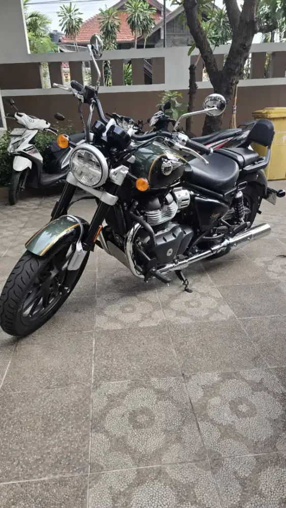 Royal Enfield Super Meteor 650 istimewa
