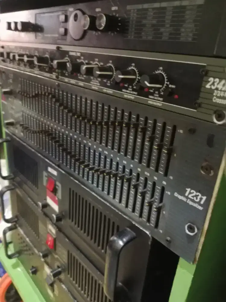 dijual equaliser dbx 1231 ...masih normal kondisi nya