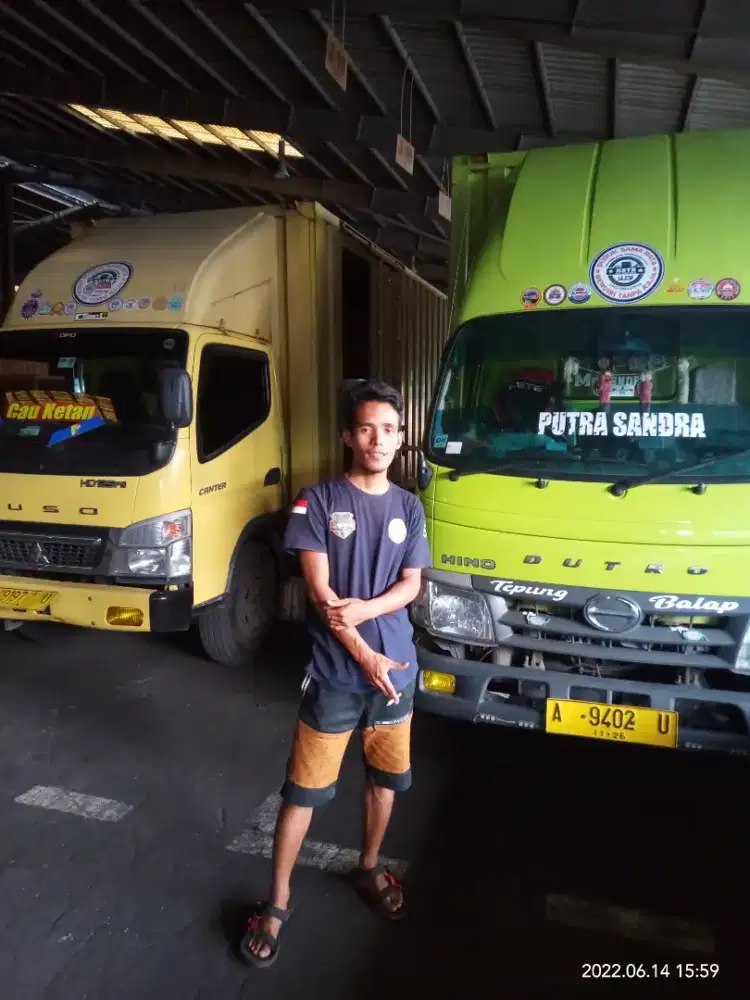 mencari pekerjaan diutamakan bagian supir pribadi / bok