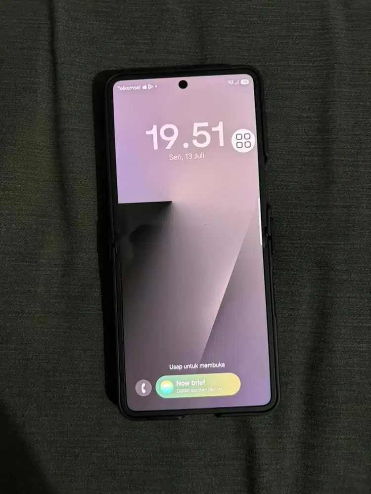 Samsung flip 7 second