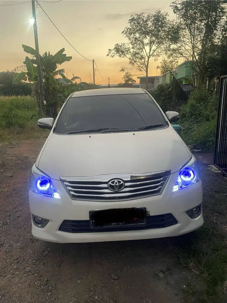 Dijual mobil innova matic bensin 2012