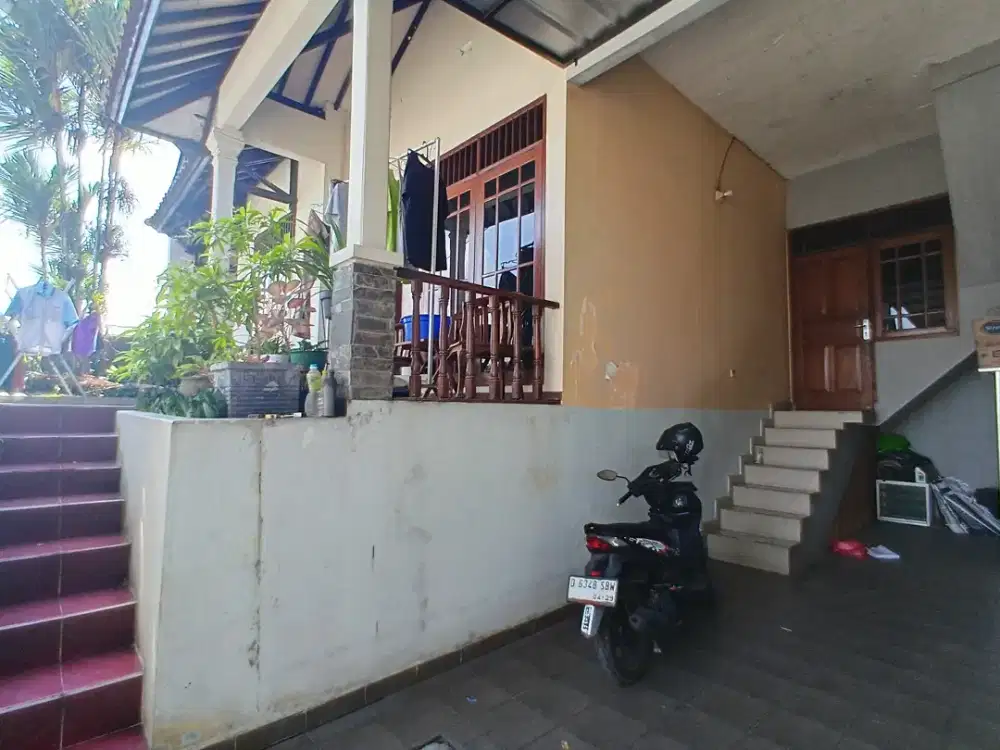 JUAL RUMAH 2 LANTAI DIBAWAH PASAR LOKASI JL ARUMAN CIMAHI