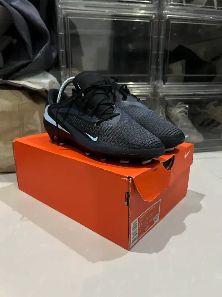 Nike Phantom 6 Academy FG/MG
Sepatu Bola Mini Soccer Original Size 42