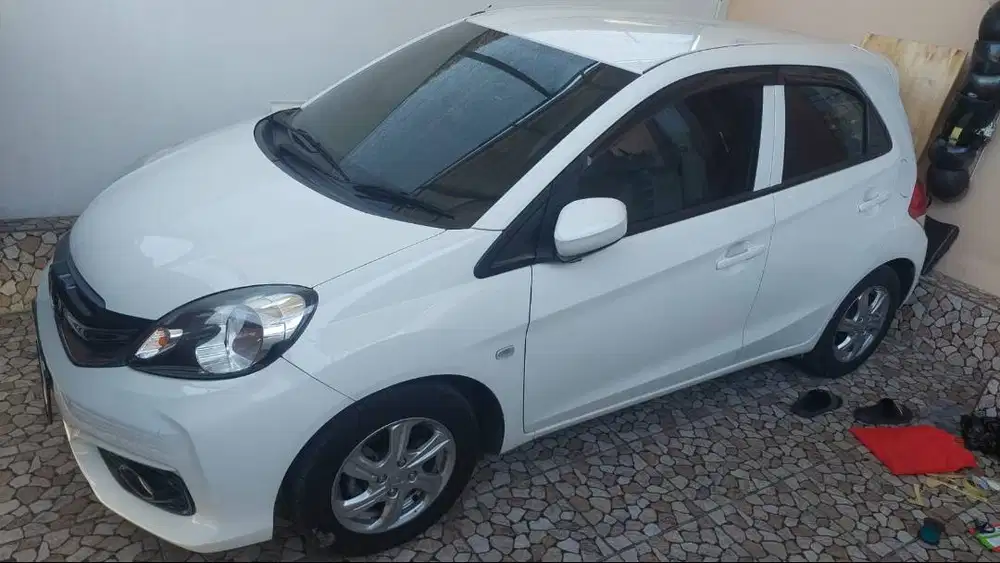 Dijual mobil Honda Brio E Satya putih tahun 2018