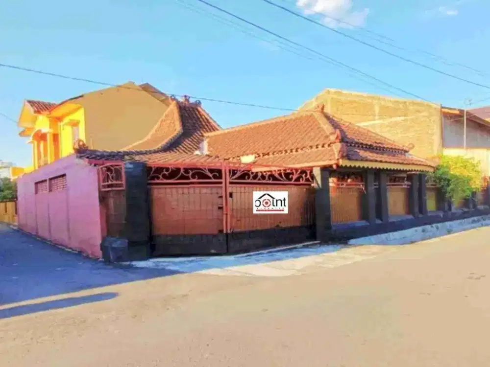 Rumah Etnik Dekat GOR Manahan