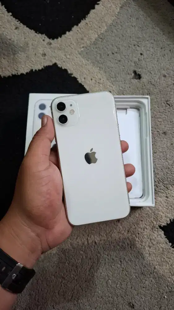 iPhone 11 64GB Warna White Regist