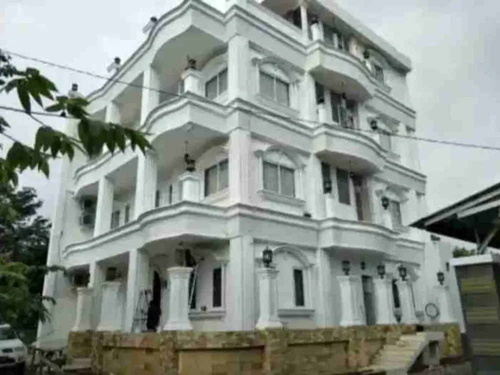 Rumah Sultan 3¹/2 Lantai ada kolam renang Jatiasih Bekasi Kota