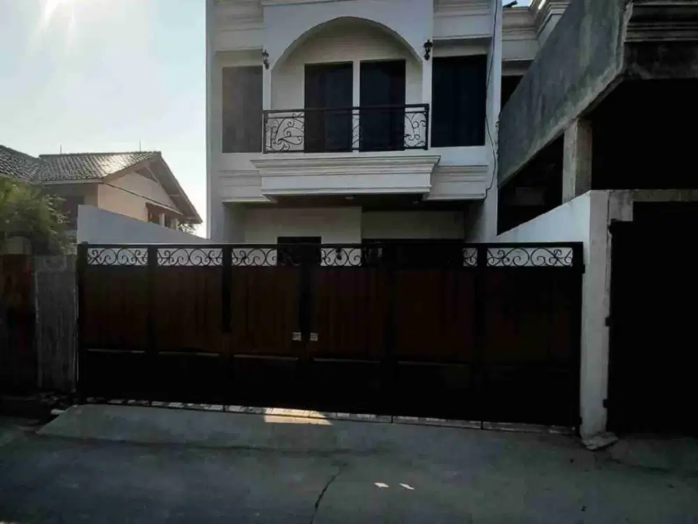 Rumah baru dalam komplek di Jatiwaringin Pondok Gede Bekasi