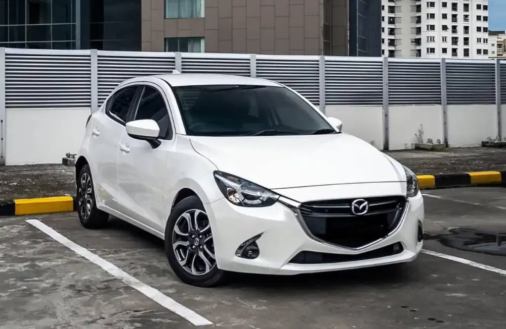 Mazda 2 A/T Putih