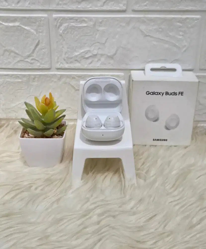 Galaxy Buds FE Putih Normal