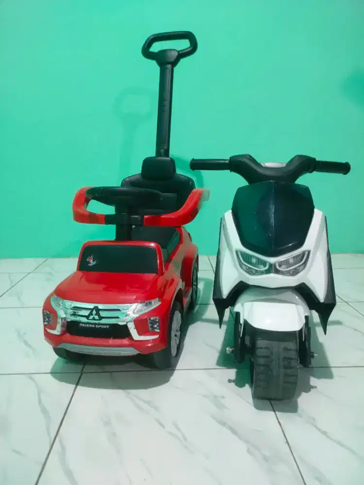Mainan mobil dan motor dorong anak