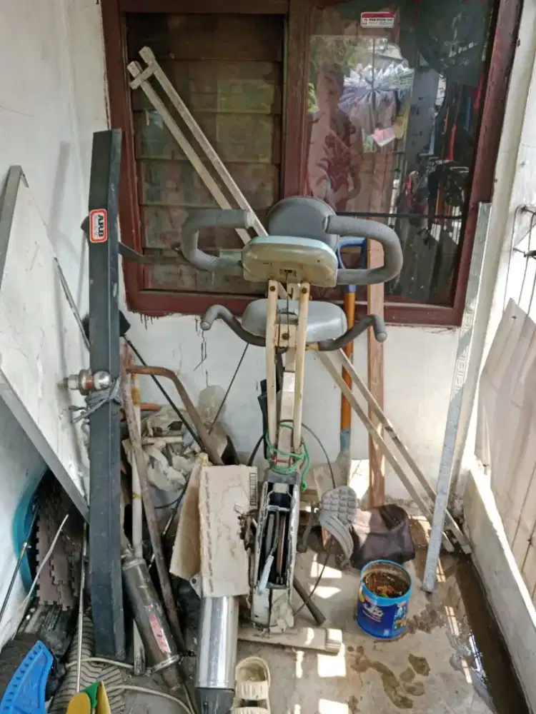 Sepeda untuk olahraga merek nya white x bike