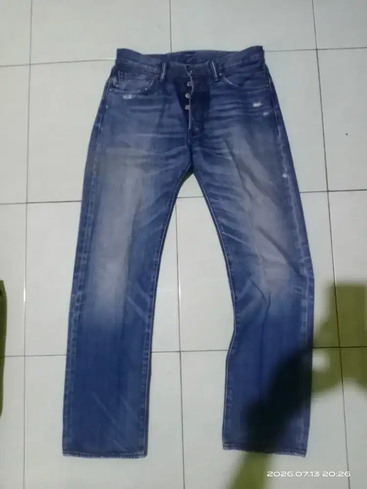 Celana jeans pria Original Levis 501 medium blue faded button fly ori